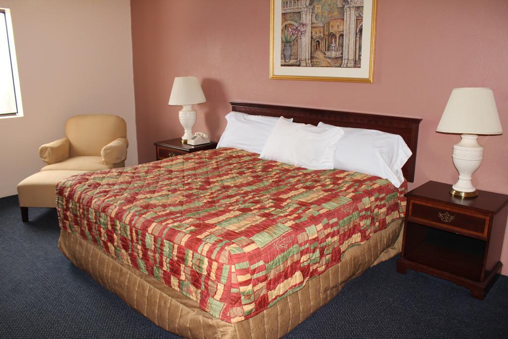 Knights Inn Wentzville Mo Saint Louis Room photo